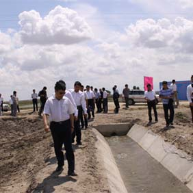 2009年吉林西部土地開(kāi)發(fā)項(xiàng)目現(xiàn)場(chǎng)會(huì)(圖1) 2009年吉林西部土地開(kāi)發(fā)項(xiàng)目現(xiàn)場(chǎng)會(huì)(圖1)